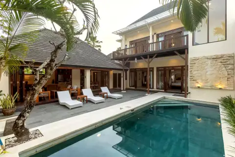 4-Bedroom Family Villa near Milk & Madu & Canggu Community School Berawa
