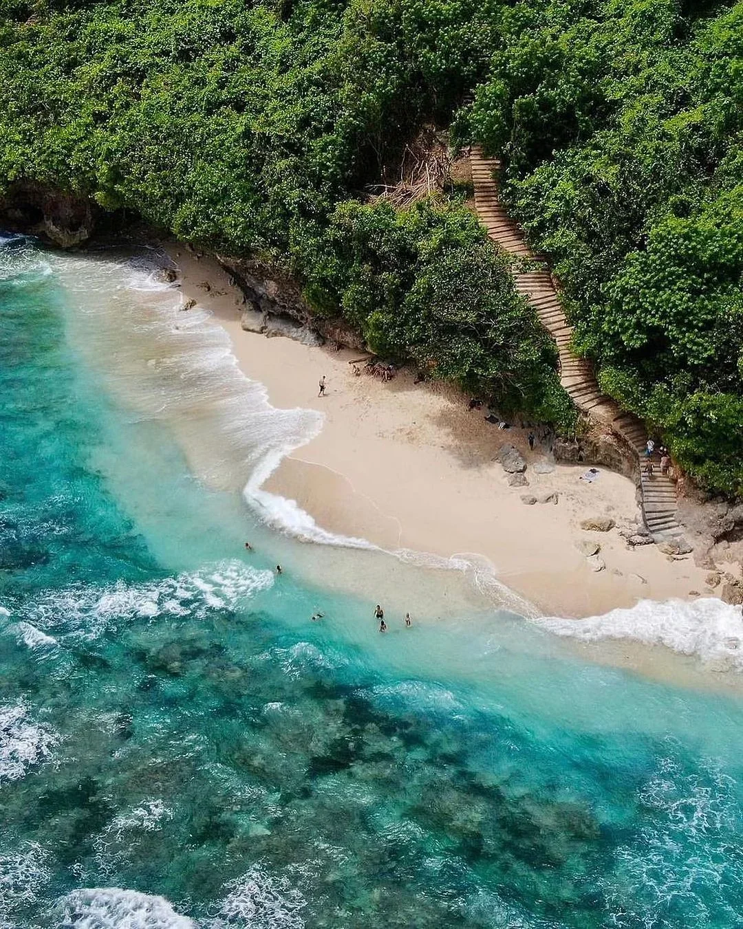 1.66 Hectares Stunning Green Bowl Cliff Front Land FREEHOLD
