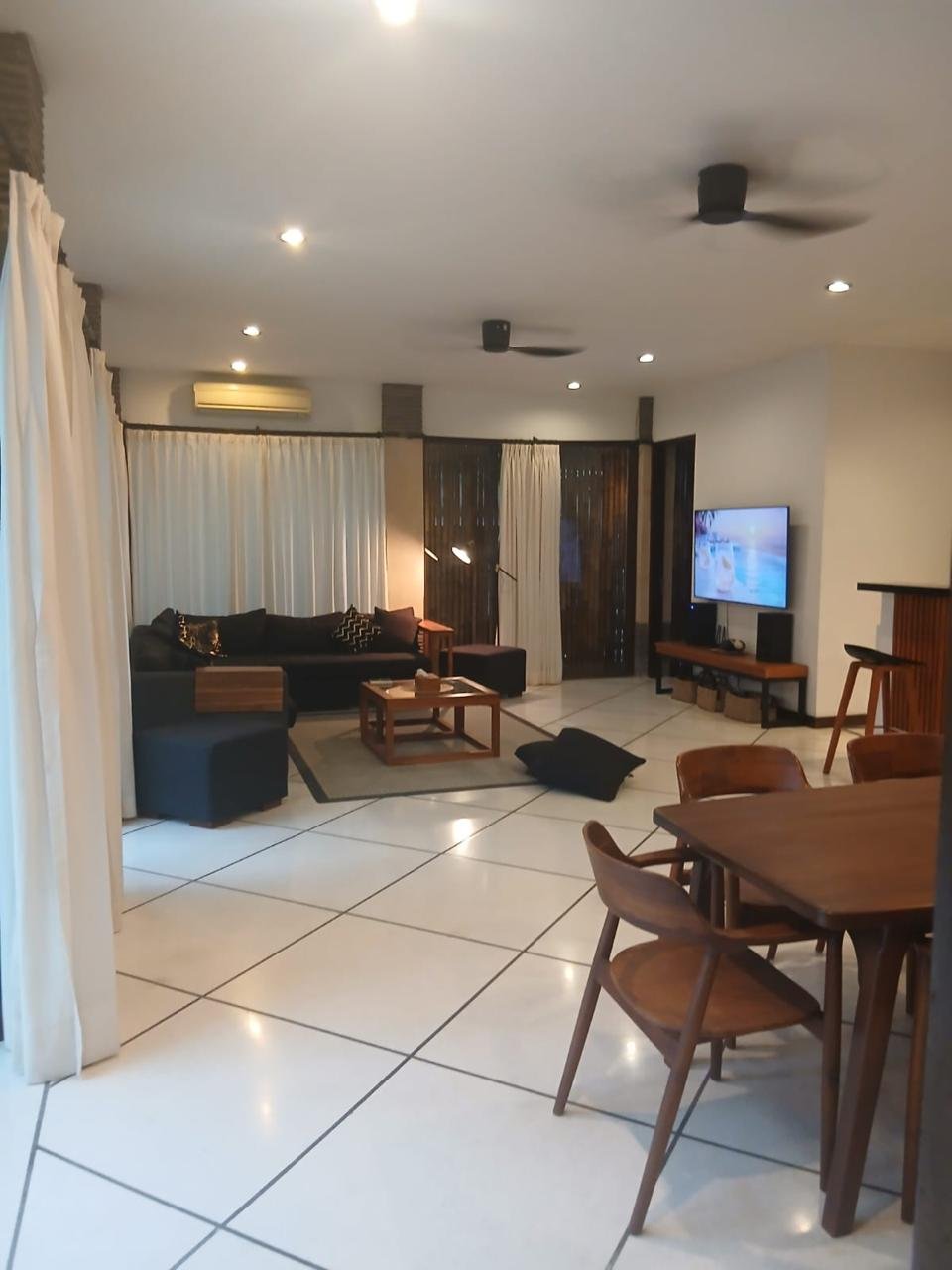 4-Bedroom Villa walking distance to Batu Belig Beach near Berawa & Café del Mar Canggu