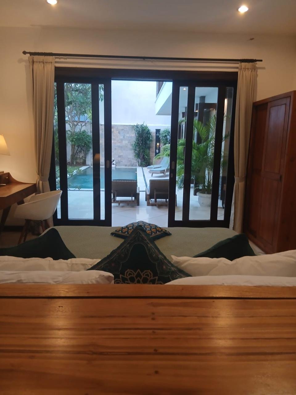 4-Bedroom Villa walking distance to Batu Belig Beach near Berawa & Café del Mar Canggu 4-Bedroom Villa walking distance to Batu Belig Beach near Berawa & Café del Mar Canggu
