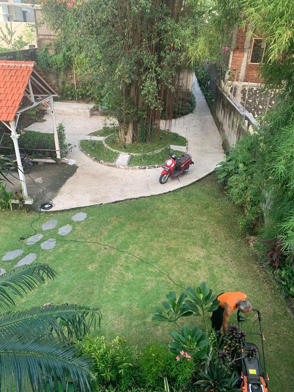 4-Bedroom Villa with Large Pool & Rice Field Views in Bumbak