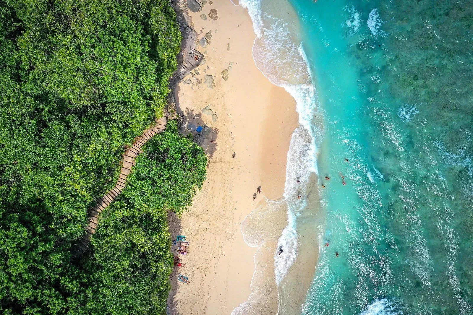 1.1 Hectares Breathtaking Green Bowl Cliff Front Land FREEHOLD 1.1 Hectares Breathtaking Green Bowl Cliff Front Land FREEHOLD