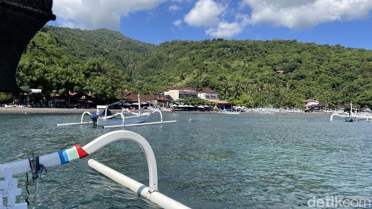 1.33 Hectares Cliff-Front Land in Amed, Karangasem
