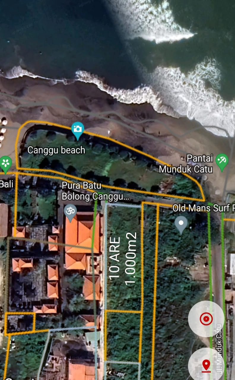 Very Rare 10 Are Freehold Beachfront Land in Batu Bolong, Canggu