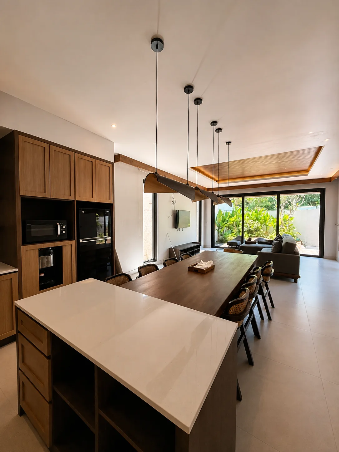 Prime Batu Bolong 4-Bedroom in Red Commercial Zone Prime Batu Bolong 4-Bedroom in Red Commercial Zone