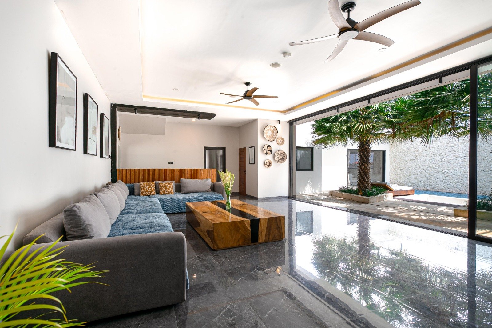 4-Bedroom Villa with Rooftop & Billiard Room in Canggu Raya near Berawa Nirvana Life