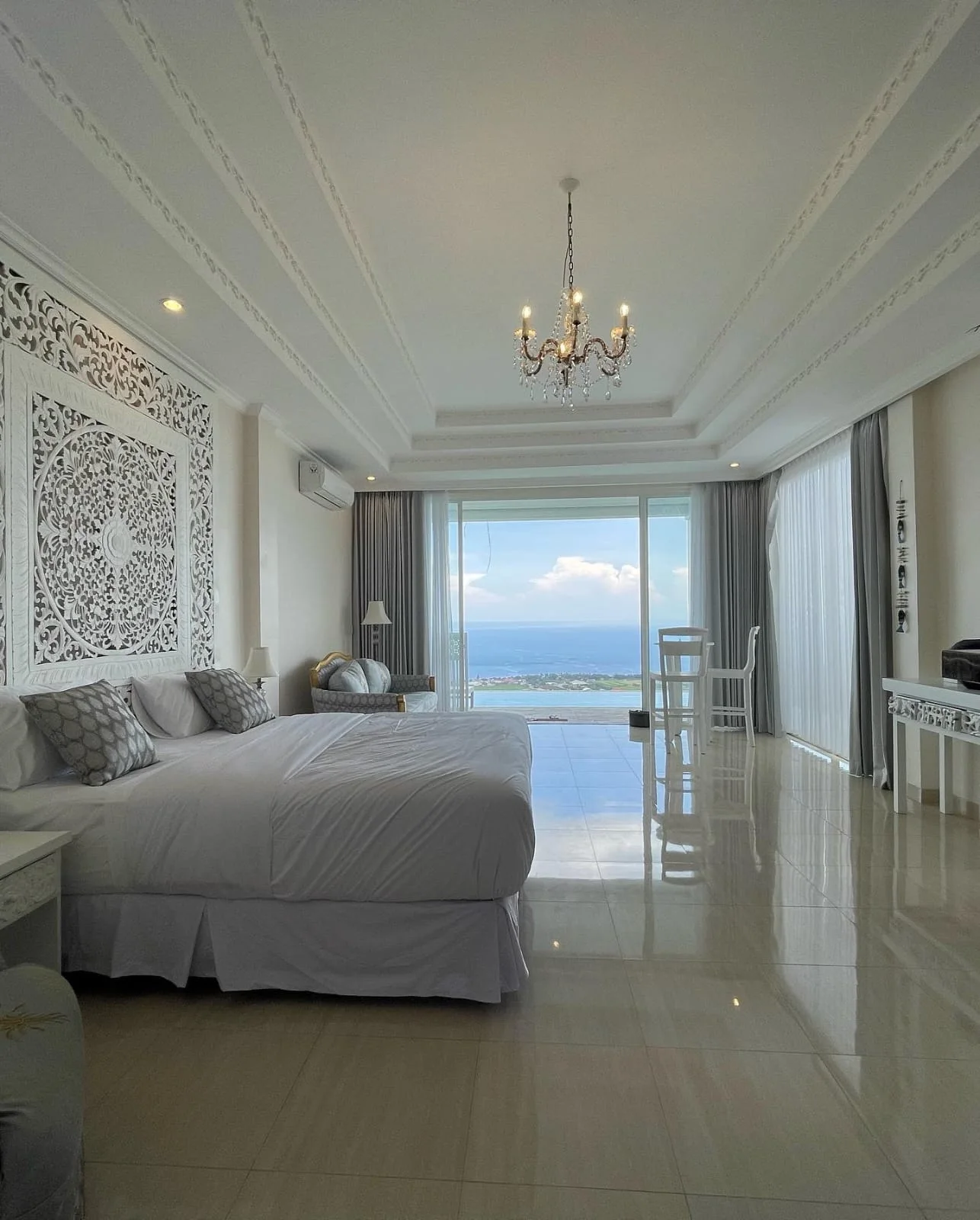 Tropical Colonial-Style Oceanview 7-Bedroom Villa on Hilltop Lovina Tropical Colonial-Style Oceanview 7-Bedroom Villa on Hilltop Lovina