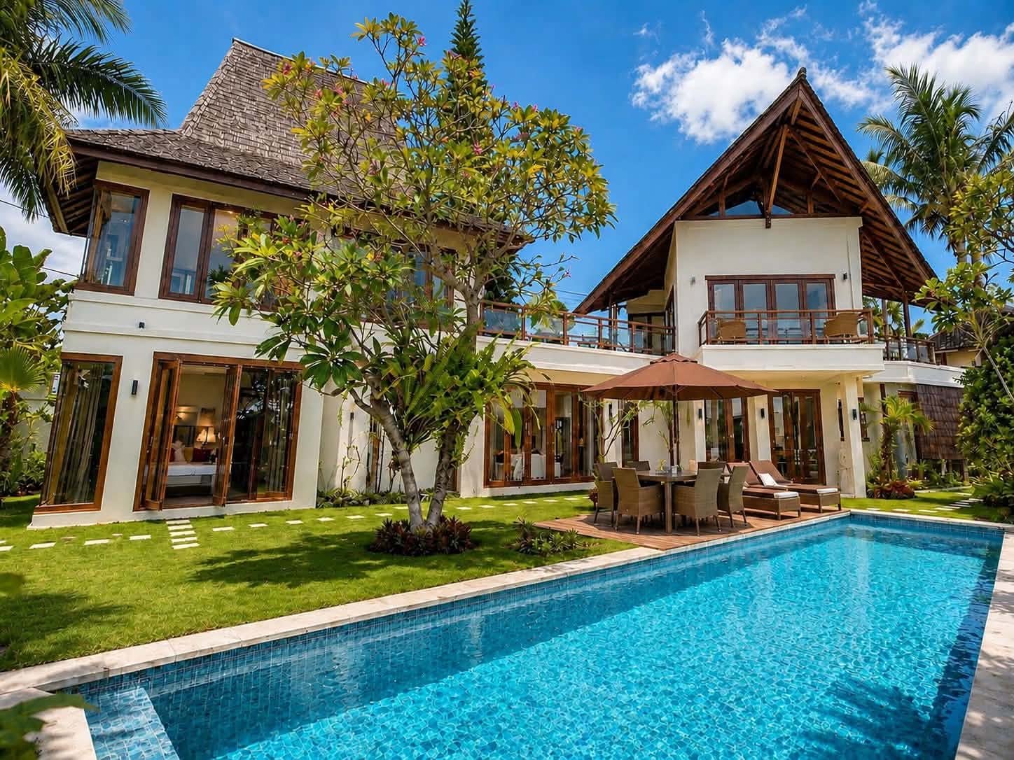4-Bedroom Luxury Tropical Villa with 17m Pool in Padonan very close to Berawa 4-Bedroom Luxury Tropical Villa with 17m Pool in Padonan very close to Berawa
