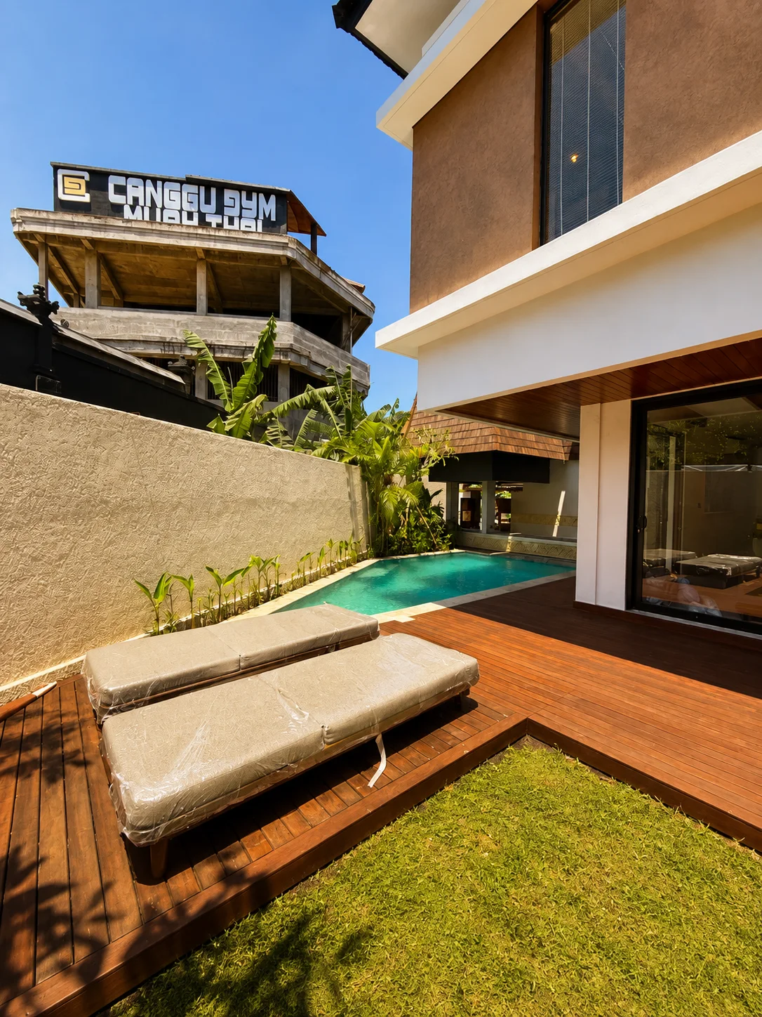 Prime Batu Bolong 4-Bedroom in Red Commercial Zone Prime Batu Bolong 4-Bedroom in Red Commercial Zone