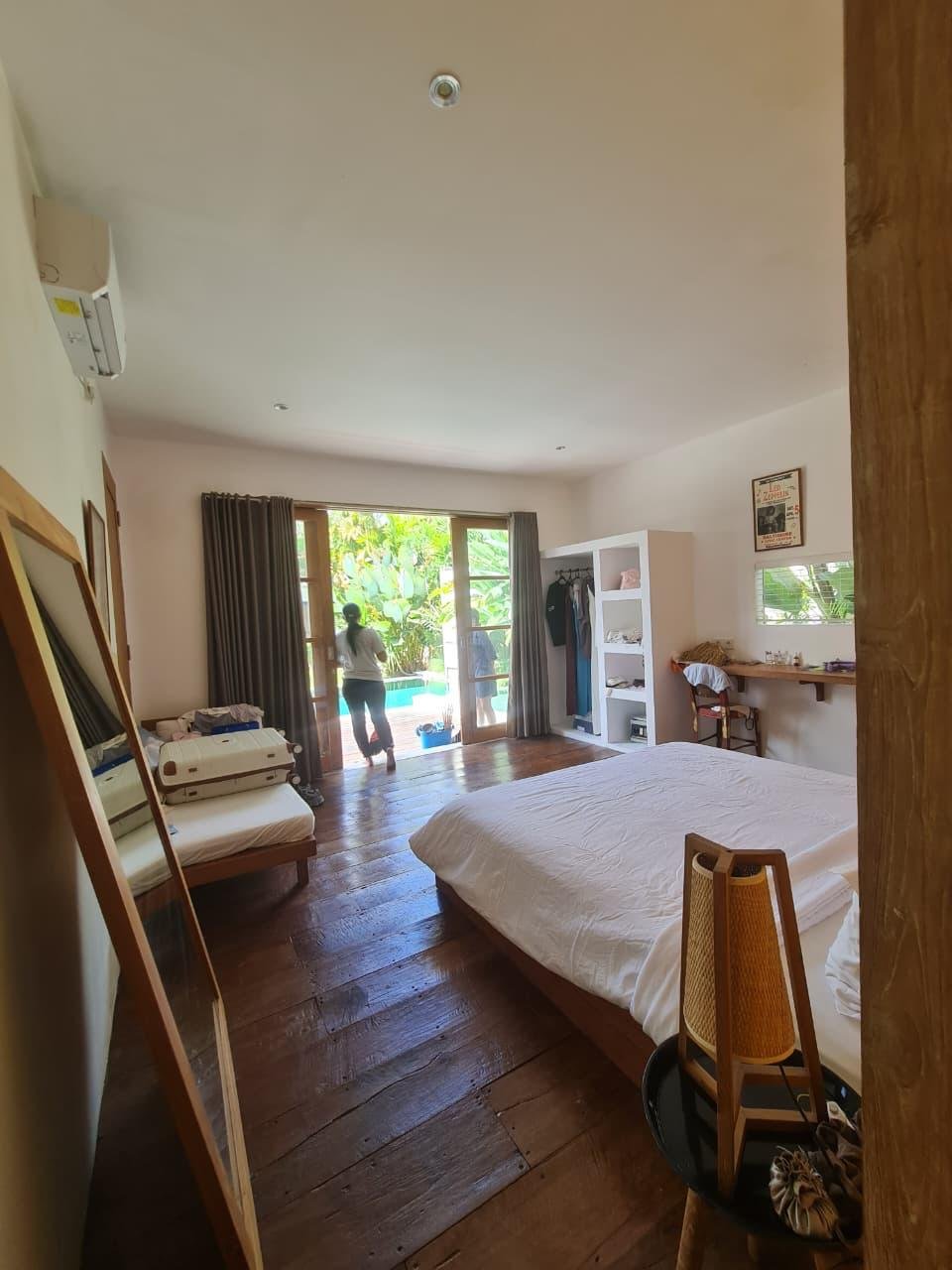 4-Bedroom Tropical Villa in Quiet Gang Mango Berawa with Rooftop & Large Garden