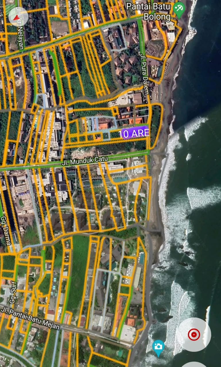 Very Rare 10 Are Freehold Beachfront Land in Batu Bolong, Canggu