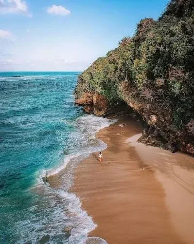1.1 Hectares Breathtaking Green Bowl Cliff Front Land FREEHOLD