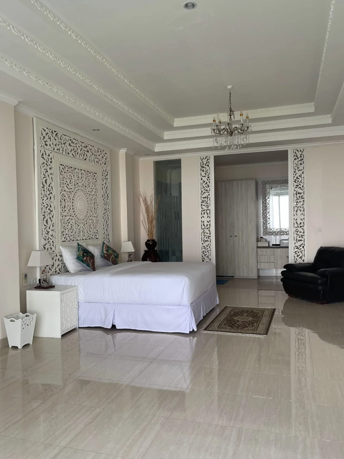 Tropical Colonial-Style Oceanview 7-Bedroom Villa on Hilltop Lovina