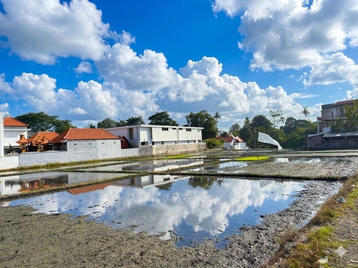 10 Are Leasehold Pink Zone Land 500m from Seseh Beach